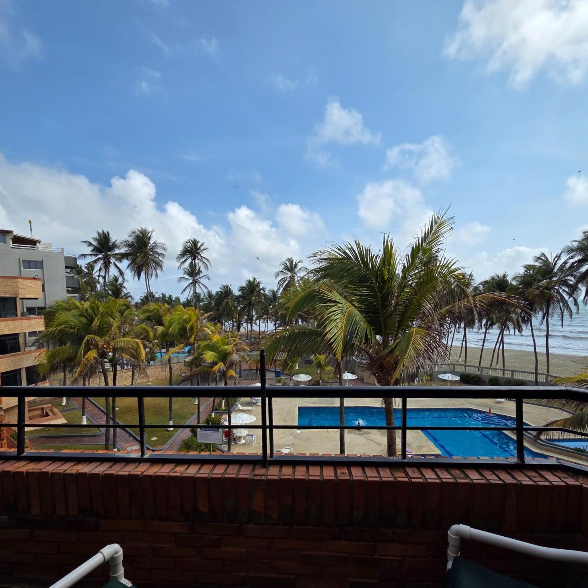 Tucacas, Frente Al Mar, Balcon, Piscina Y Playa Privadaアパートメント エクステリア 写真