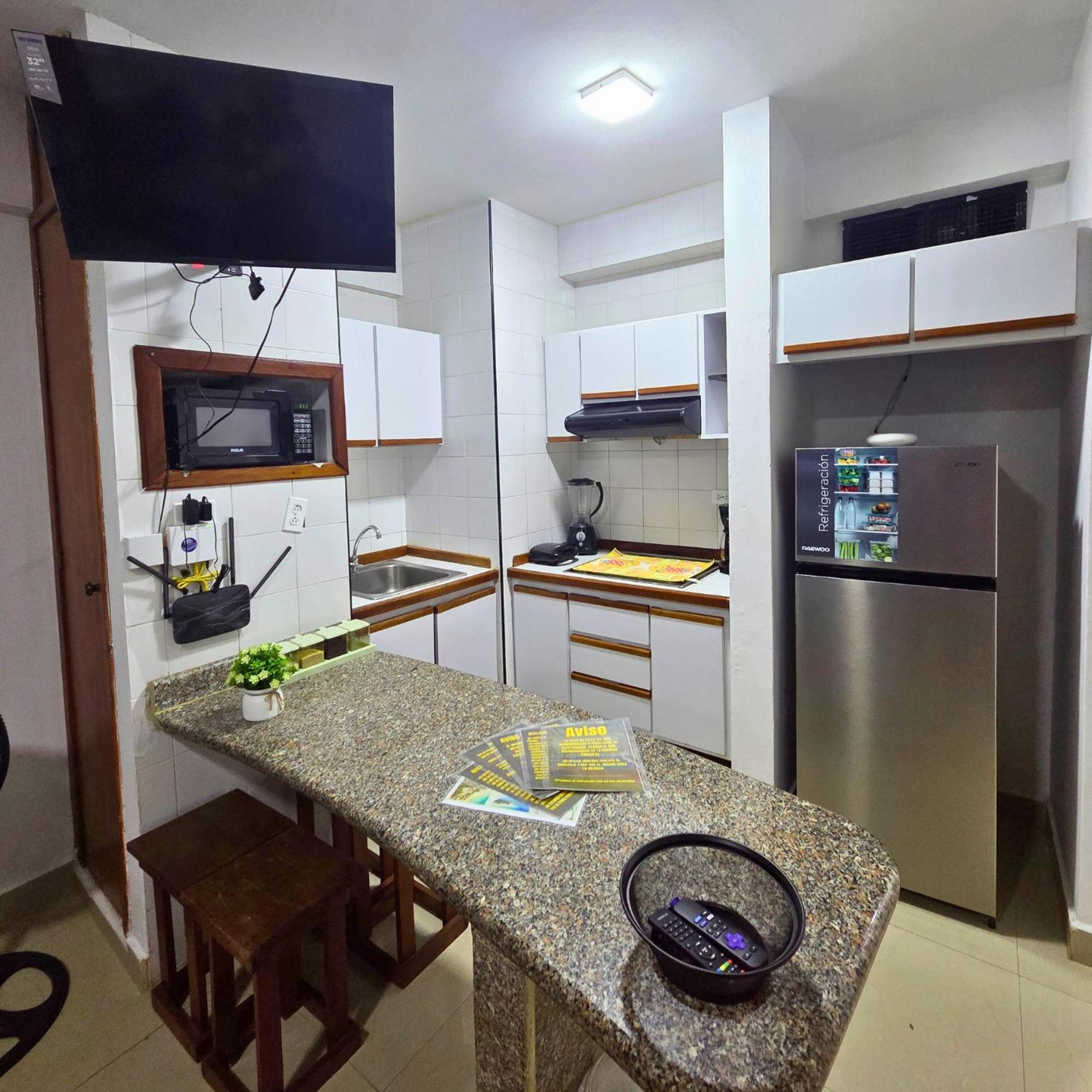 Tucacas, Frente Al Mar, Balcon, Piscina Y Playa Privadaアパートメント エクステリア 写真