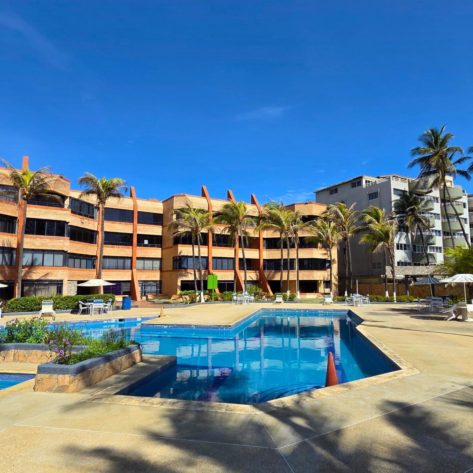 Tucacas, Frente Al Mar, Balcon, Piscina Y Playa Privadaアパートメント エクステリア 写真