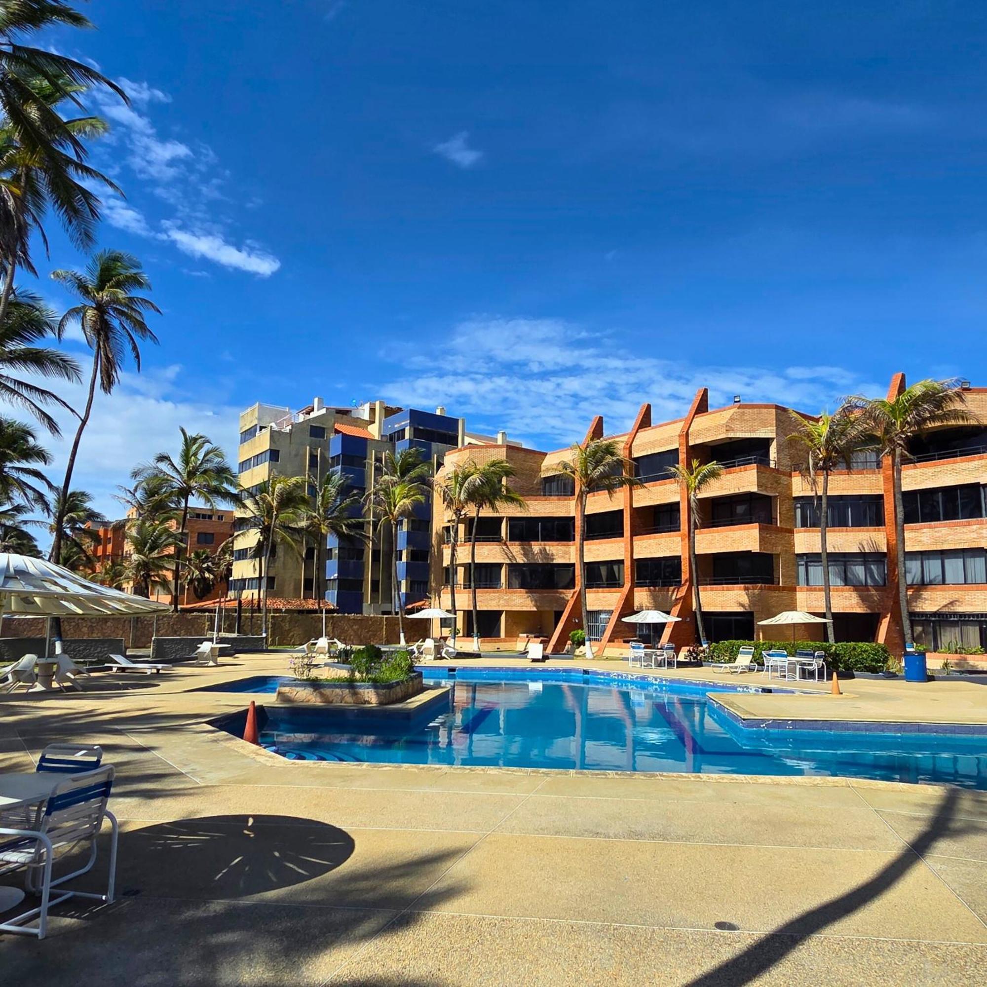 Tucacas, Frente Al Mar, Balcon, Piscina Y Playa Privadaアパートメント エクステリア 写真