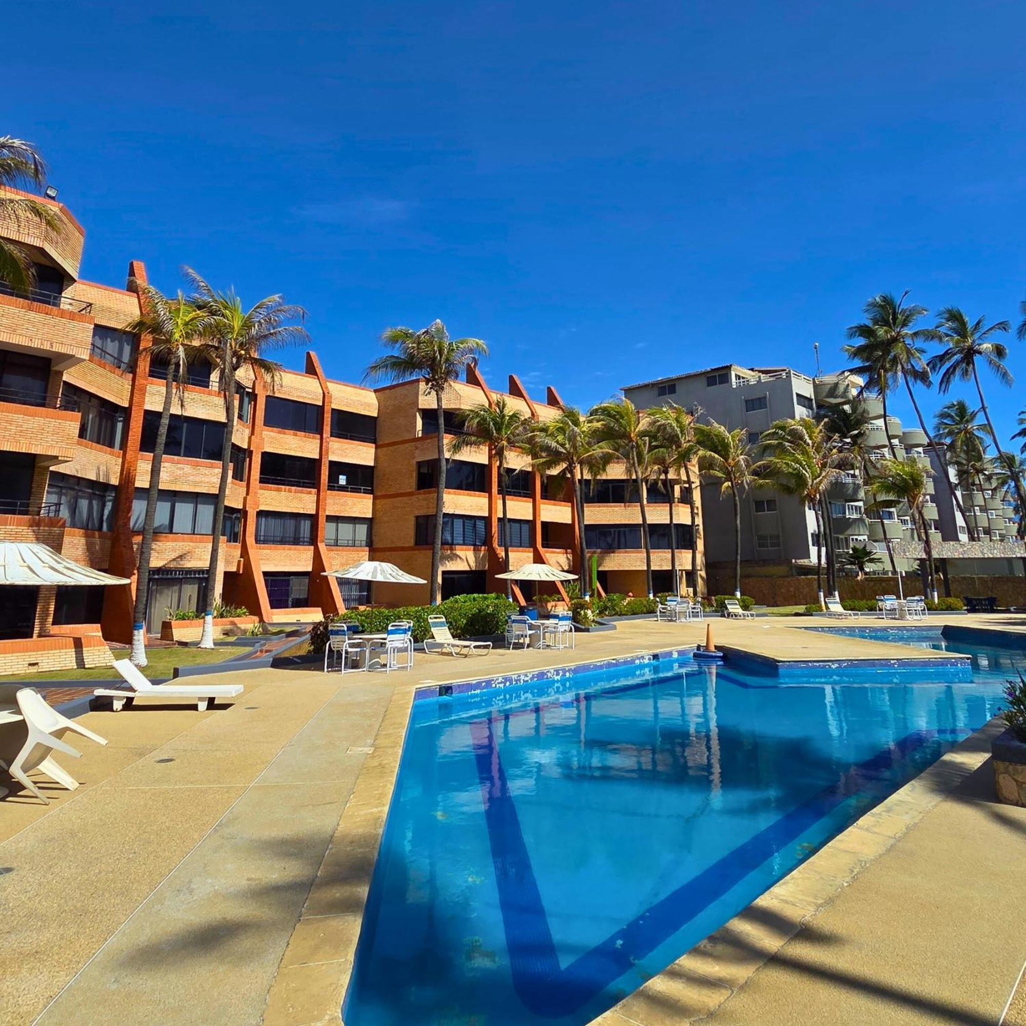 Tucacas, Frente Al Mar, Balcon, Piscina Y Playa Privadaアパートメント エクステリア 写真